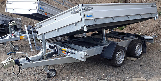 Hier sehen Sie einen Dreiseitenkipper.