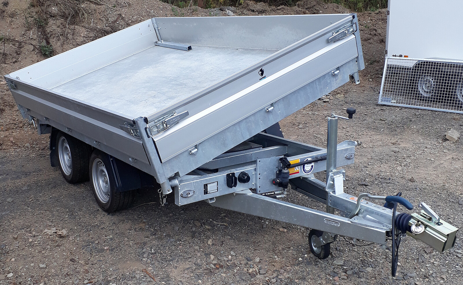 Hier sehen Sie einen Dreiseitenkipper.